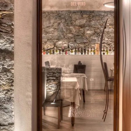 Wine San Carlo - Relais & - Boutique 4* Chiuro