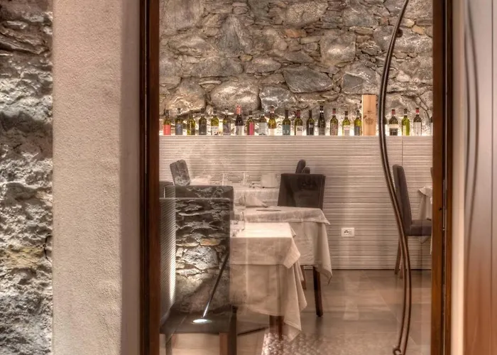 Wine San Carlo - Boutique & - Ristorante 4* Chiuro