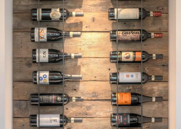 Wine San Carlo - Boutique & - Ristorante ホテル Chiuro